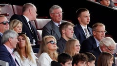 Manchester United vs Barcelona legends are back - in pictures