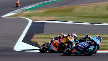 Máximo Quiles rodando por delante de Rueda.