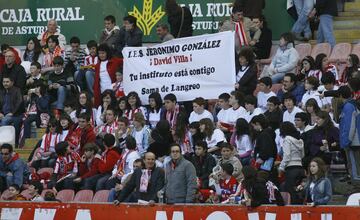 El 12 de abril de 2009 el Valencia de David Villa visitó El Molinón. En las gradas esperaban al hijo pródigo para darle el homenaje que merece por su etapa en el Sporting. Villa anotó y no celebró su tanto.