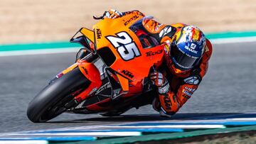 Ra&uacute;l Fern&aacute;ndez con la KTM del Tech 3 durante los test de MotoGP en Jerez.