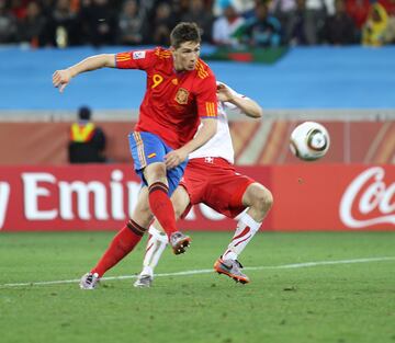 En una entrevista concedida a AS, Fernando Torres avisaba del potencial de la selección portuguesa: “Portugal no es sólo Cristiano Ronaldo. Brilla el bloque por encima de las individualidades, y él lo ha demostrado haciendo un trabajo más de equipo. Además, es una selección que encaja pocos goles y aparte de Cristiano, tiene otros jugadores con mucho peligro en el ataque…”. También explicaba sus sensaciones: “Sé que aún no estoy al nivel que se espera de mí, pero en cada partido me siento mejor y voy a ir a más. Del Bosque me lleva a sentirme importante”.