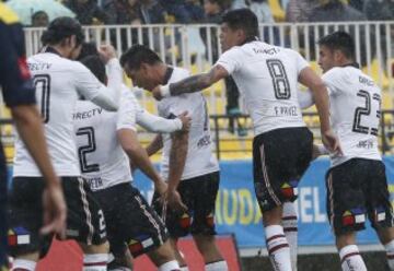 Futbol, Everton vs Colo Colo.
Decimotercera fecha, campeonato de Clausura 2016/17
El jugador de Colo Colo Esteban Paredes celebra con sus compaÃ±eros luego de convertir un gol contra Everton durante el partido de primera division disputado en el estadio Sausalito en ViÃ±a del Mar, Chile.
07/05/2017
Martin Thomas/Photosport***************

Football, Everton vs Colo Colo.
13th date, Clousure Championship 2016/17
Colo Colo's player Esteban Paredes celebrates with teammates after scoring against Everton during the first division football match played at the Sausalito  stadium in ViÃ±a del Mar, Chile.
07/05/2017
Martin Thomas/Photosport