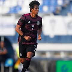 José Juan Macías es baja de selección nacional por lesión