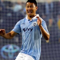 Roger Espinoza para rato con Sporting Kansas City