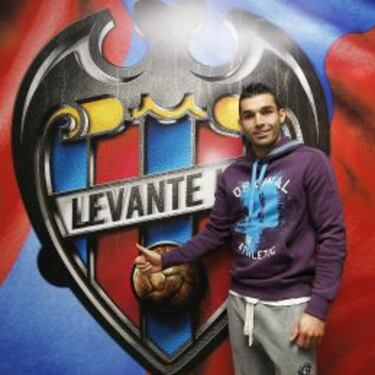 Barral y Santa Cruz, goles para aliviar una dura cuesta de enero