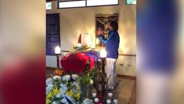 El emotivo canto del himno de la U en el velorio de Carlos Campos