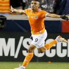 Mauro Manotas defiende al Dynamo: "No estamos mochos"