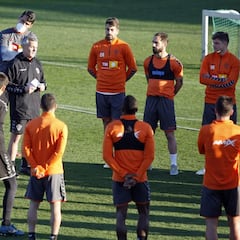 Escribá dirige sus primeras sesiones a los mandos del Elche