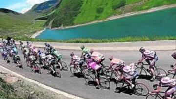 <b>ENTRE MONTAÑAS. </b>Izoard, Croix de Fer y Galibier son los colosos alpinos de este Dauphiné.