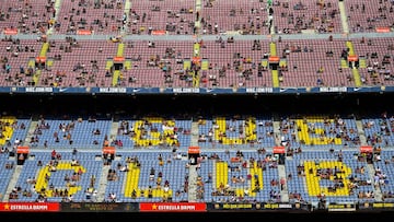 BARCELONA, SPAIN - AUGUST 29: Fans take their seats keep&igrave;ng social distrance measures prior to the La Liga Santader match between FC Barcelona and Getafe CF at Camp Nou on August 29, 2021 in Barcelona, Spain. (Photo by David Ramos/Getty Images)