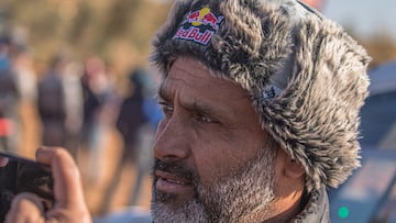 Al Attiyah durante la salida de la quinta etapa del DAkara 2023.