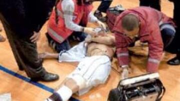 <b>SUSTO.</b> Seco fue atendido sobre la pista tras desvanecerse.