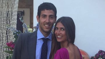 El futbolista Dani Parejo con su mujer, Isabel Botello.