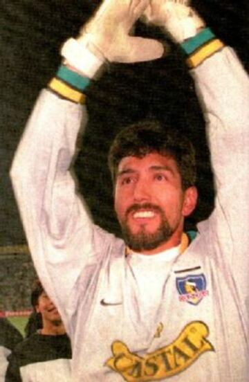 Pedro Reyes: El actual ayudante técnico de Unión Española jugó en Colo Colo durante 1993 y 1998. Con los albos logra los campeonatos de 1993, 1996; Clausura 1997, 1998 y la Copa Chile de los años 1994 y 1996.