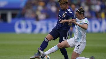 Japan's forward Yuika Sugasawa (L) vies with Argentina's defender Aldana Cometti during the France 2019 Women's World Cup Group D football match between Argentina and Japan, on June 10, 2019, at the Parc des Princes stadium in Paris. (Photo