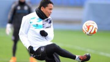 Bacca en el reconocimiento del estadio Petrovsky en San Petersburgo, sede del partido Zenit-Sevilla.