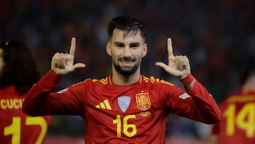 Baena, en un partido con la Selección.