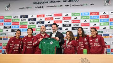 Pedro López, entrenador de la Selección Femenil de Fútbol de México