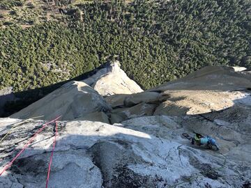 Selah Schneiter se han convertido en la persona más joven (10 años) es escalar el muro de Yosemite situado en las montañas de Sierra Nevada de California.