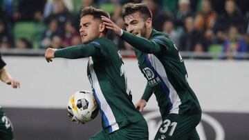 BUDAPEST, HUNGARY - NOVEMBER 28: (l-r) Oscar Melendo of Espanyol Barcelona celebrates with Victor Campuzano of Espanyol Barcelona during the UEFA Europa League Group stage match between Ferencvarosi TC and Espanyol Barcelona at Ferencvaros Stadium on Nove