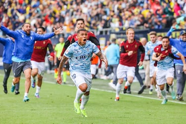 El venezolano empieza a entonarse después de su lesión y ante el Celta, en el minuto 100, anotó su cuarto gol de la temporada para mantener con vida al Cádiz. Zapatazo descomunal que entró por la escuadra derecha de Guaita. Más que un gol, un balón de oxígeno por la salvación.