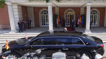 El presidente de los Estados Unidos, Joe Biden, llega en su veh¨ªculo 'La Bestia' al Palacio de La Moncloa para mantener una reuni¨®n con el presidente del Gobierno, Pedro S¨¢nchez.
