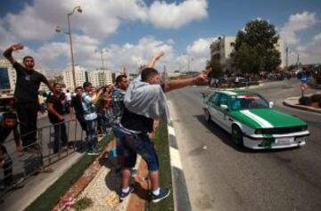 Carrera de coches en las calles de Palestina