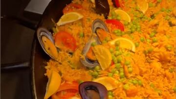 Un español enseña cómo hacen una paella en las Islas Mauricio: “A más de un valenciano le va a dar un ictus”
