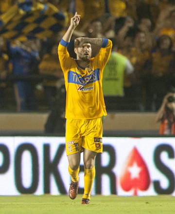 Tigres' Andre Pierre Gignac celebrates after scoring against Leon during their Mexican Apertura 2017 tournament football match at the Universitario stadium in Monterrey, Mexico on November 25, 2017. / AFP PHOTO / Julio Cesar AGUILAR