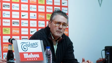 09.02.2022 NOTICIAS SPORTING DE GIJON
MAREO EL MEDICO DEL CLUB MAESTRO EN RUEDA DE PRENSA