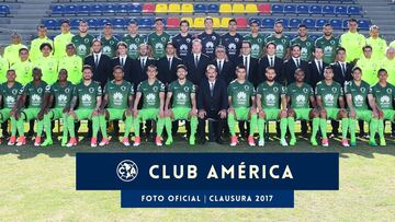 En la imagen aparecen, además del jugador paraguayo suspendido por un año, Diego Lainez, el joven sensación del equipo, y Renato Ibarra, quien llegó en muletas para la toma.