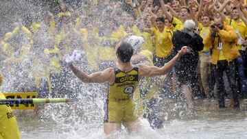 Aranbarri, patr&oacute;n de Orio, celebrando el triunfo