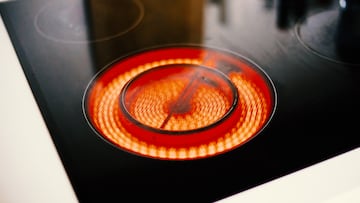 Electric ceramic hob with red hot plate