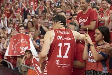 Rafa Mart¨ªnez anuncia su retirada del baloncesto.