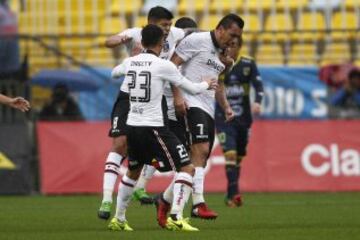 Futbol, Everton vs Colo Colo.
Decimotercera fecha, campeonato de Clausura 2016/17
El jugador de Colo Colo Esteban Paredes, centro, celebra su gol contra Everton durante el partido de primera division en el estadio Sausalito en Via del Mar, Chile.
07/05/2017
Felipe Zanca/Photosportt***************

Football, Everton vs Colo Colo.
13th date, Clousure Championship 2016/17
Colo Colo's player Esteban Paredes, center, celebrates his goal against Everton during the first division football match at Sausalito  stadium in Via del Mar, Chile.
07/05/2017
Felipe Zanca/Photosport