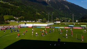 Espa&ntilde;a se entren&oacute; ayer en su lugar de concentraci&oacute;n (Schruns, Austria) y hoy viaja a St. Gallen (Suiza), donde jugar&aacute; contra Bosnia.