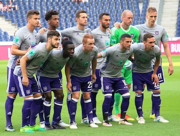 El Anderlecht es el equipo de fútbol más importante de Bélgica. Además de su dominio aplastante en la liga local, en la que suma 34 títulos, dos Recopas de Europa, una Copa de la UEFA y dos Supercopas europeas en sus vitrinas. La Federación Internacional de Historia y Estadística lo considera el décimo club más ganador del continente.