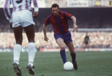 Emblema del Sporting. 16 temporadas en Primera de las cuales 12 fueron en el equipo rojiblanco y cuatro en el Barcelona. Anotó 219 goles.