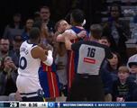 ¡Batalla en la duela! Pistons y Timberwolves protagonizan pelea en pleno juego