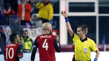 The referee issues a red card to Toronto FC's Sebastian Giovinco (10) during the second half of an MLS soccer game against the New England Revolution in Foxborough, Mass., Saturday, May 12, 2018. (AP Photo/Michael Dwyer)