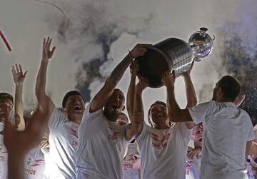 River Plate's coach Marcelo Gallardo (2-R) and his players celebrate with the 2018 Libertadores Cup trophy at the Monumental stadium in Buenos Aires on December 23, 2018