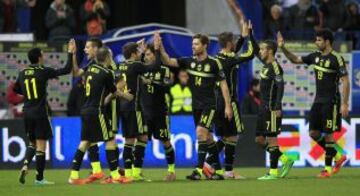 1-0. Pedro celebra el primer gol con sus compañeros.