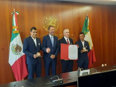 Condecoran al Atlante en Senado de la República