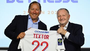 El presidente del Lyon, Jean-Michel Aulas (a la derecha) junto al empresario estadounidense, John Textor.