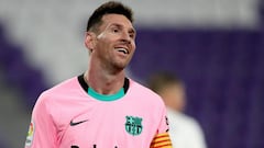 Messi reacts after breaking Pelé one-club record