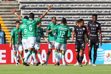 Foto del partido Lobos BUAP vs Leon correspondiente a la jornada 10 del torneo clausura 2019 de la Liga BBVA Bancomer celebrado en el estadio de la BUAP. León es el nuevo líder del torneo con 23 puntos, empatado con Tigres, pero su diferencia de goles lo mantiene arriba.
EN LA FOTO: