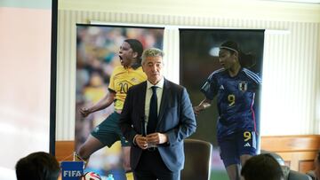 Miguel ?ngel Gil imparte una clase para la FIFA en Yeda