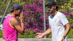 Rafael Nadal y Carlos Moy&aacute; entrenan sobre las pistas de hierba natural del Country Club de Santa Ponsa para preparar el torneo de Wimbledon.