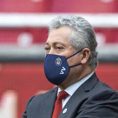 Vucetich promete un futbol “agresivo” con Chivas