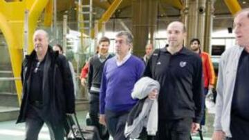 <b>EN CASA. </b>La Selección española llegó al aeropuerto de Barajas, Madrid, a las 12:30 horas. El cuerpo técnico junto a Monserrat Claramunt, directora de fútbol de la Selección.